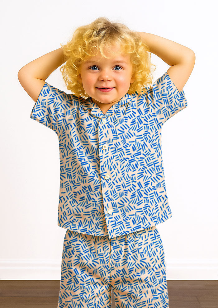 Kids pyjamas with earthy textured surface pattern – strong pencil marks suggesting cracked dry ground and natural etchings. Striking, energetic design for bold children’s sleepwear.