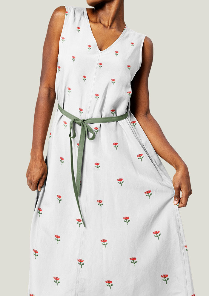 Dainty flowers dotted across a clean, airy background. Simple coordinate surface pattern design adds a soft touch to any spring-inspired collection – Australian Artist.